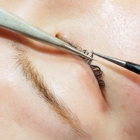 目が離れてる人