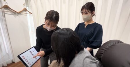 新人の初マツエク施術に密着！指導すべきポイントは？