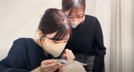 新人の初マツエク施術に密着！指導すべきポイントは？