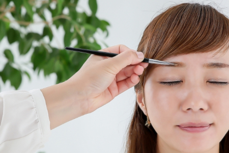 アイブロウのトレンドは?アドバイスポイント&おすすめアイテムも