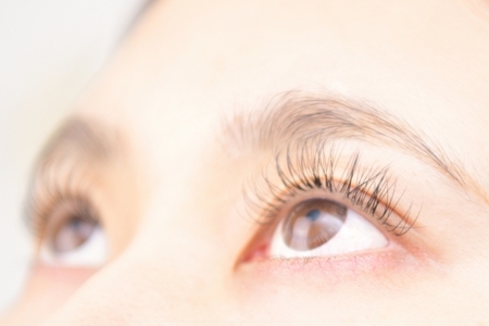 トレンドの大人かわいいマツエクデザインの作り方！お客様に提案したい実例&おすすめ商材も