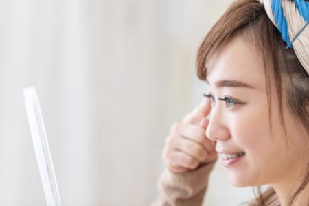 【まつげ美容液で乾燥対策】正しい使い方と注意点をおさらい!おすすめアイテムも