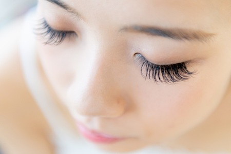春の敏感肌にも安心！まつげ施術テープの選び方ガイドとおすすめテープ4選