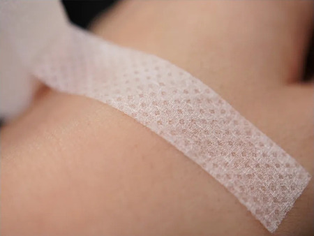 春の敏感肌にも安心!まつげ施術テープの選び方ガイドとおすすめテープ4選