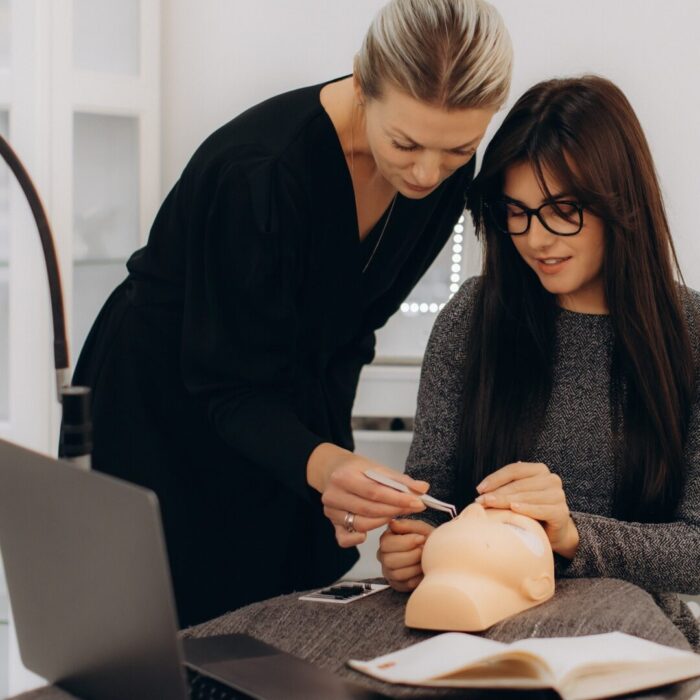 【令和版】アイデザイナー教育バイブル！サロン形態別の指導法から厳選セミナーまで徹底解説