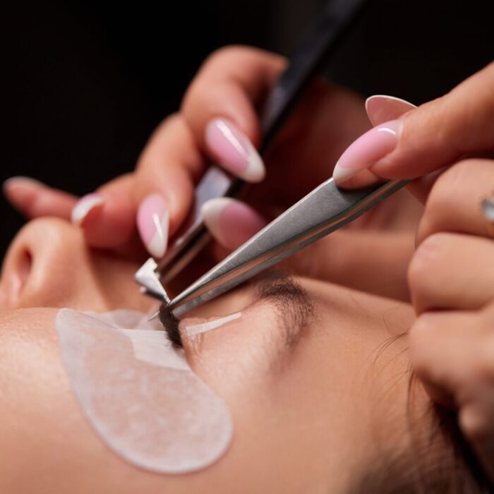 アイメニューとアイブロウを同時施術するポイントは？美しく仕上げるための方法をチェック！