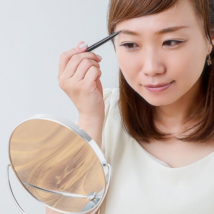 2026年の旬顔は眉で決まる！肌・髪・瞳に合うカラー選びと最新コスメ5選