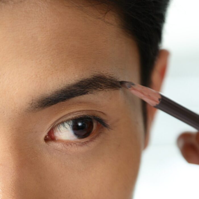 メンズアイブロウのトレンドは？ヒアリングや仕上げのポイントを解説