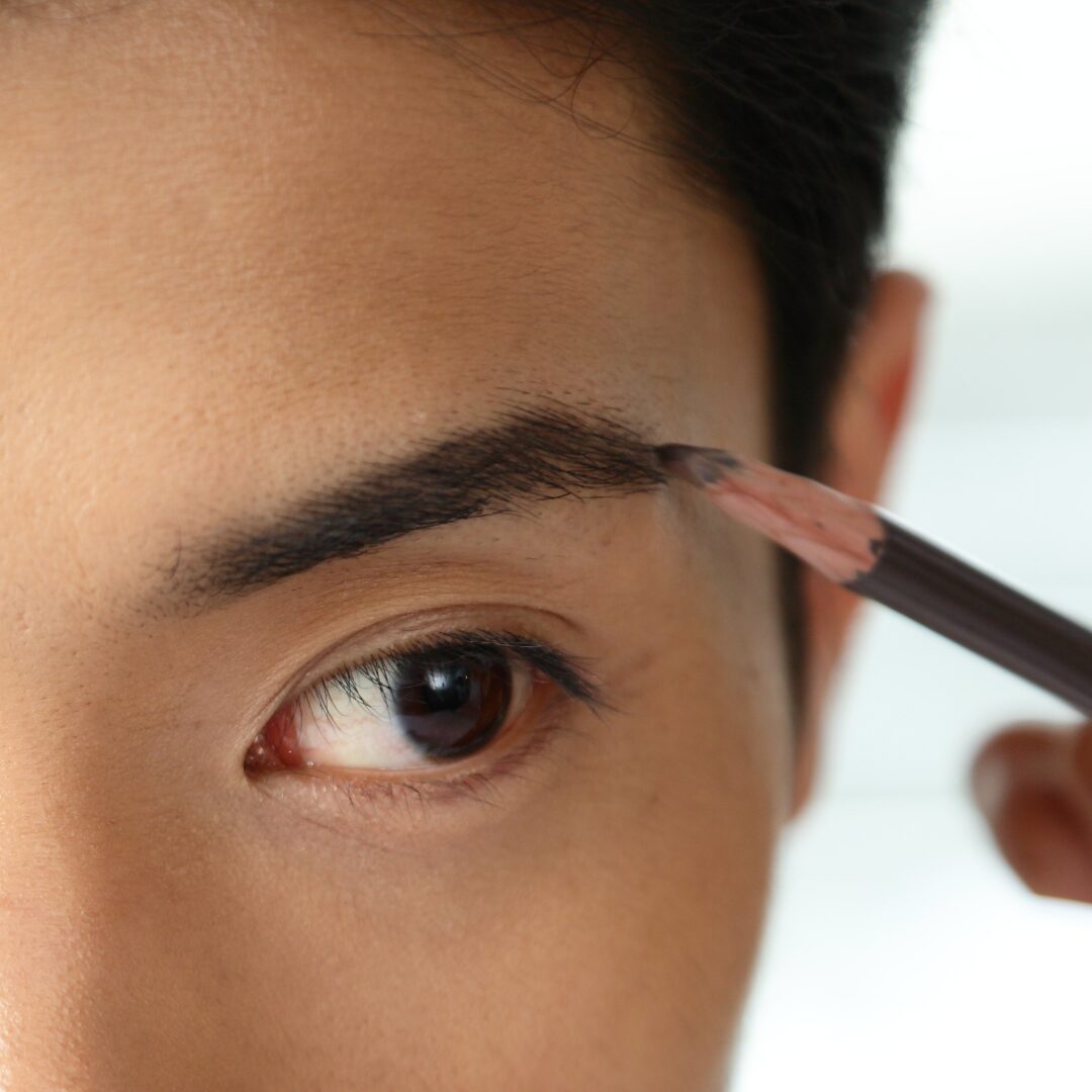 メンズアイブロウのトレンドは？ヒアリングや仕上げのポイントを解説