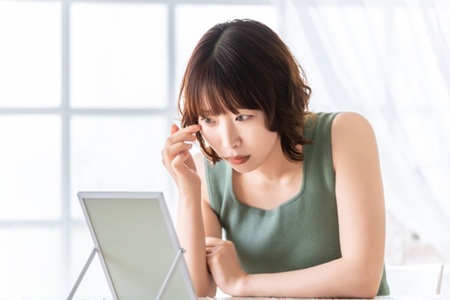 初夏に多い目元ダメージの原因とは?トラブルを未然に防ぐためのケア方法